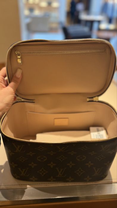 Louis Vuitton Toiletry Pouch 26 нова