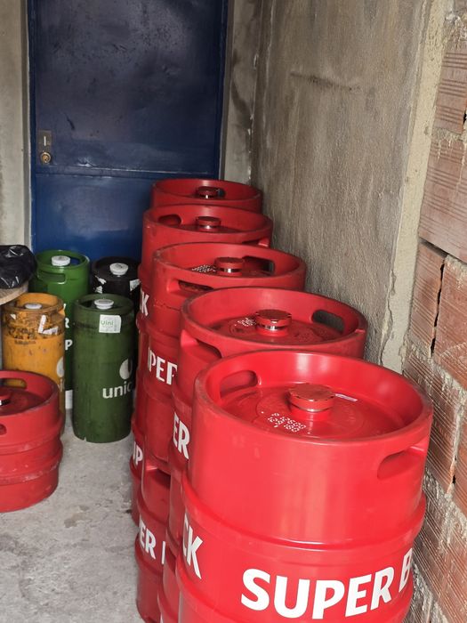 Empty or Full Barrels404654943068508162