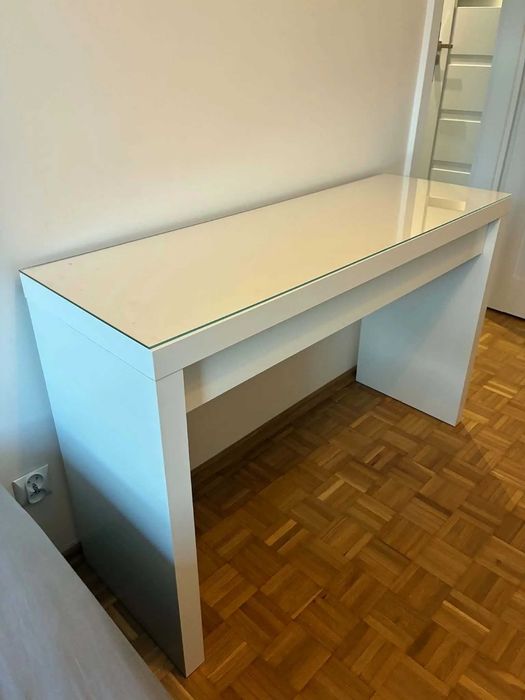 Toaletka z lustrem wizażowym