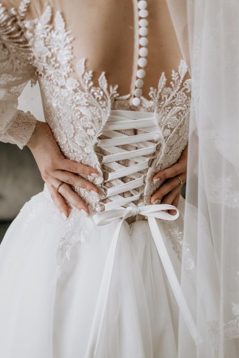 Продаю ніжну весільну сукню