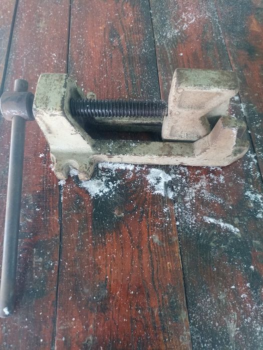 Тиски (лещата)інструмент