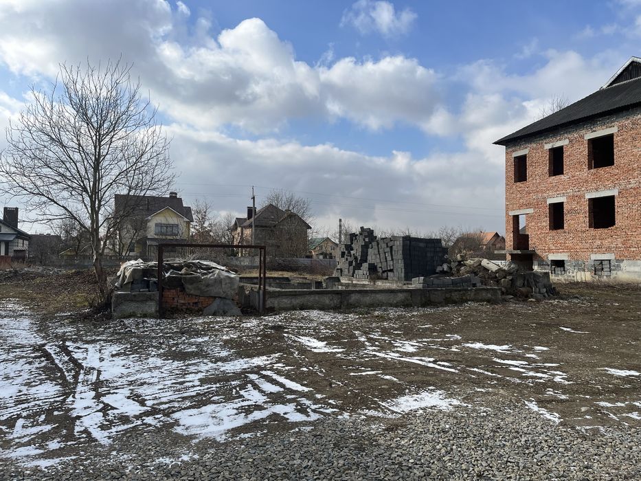 Продається земельна ділянка 12сот під забудову в с.Клузів.Вул Весняна
