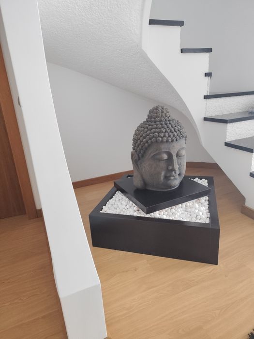 Cabeça de Buda com base