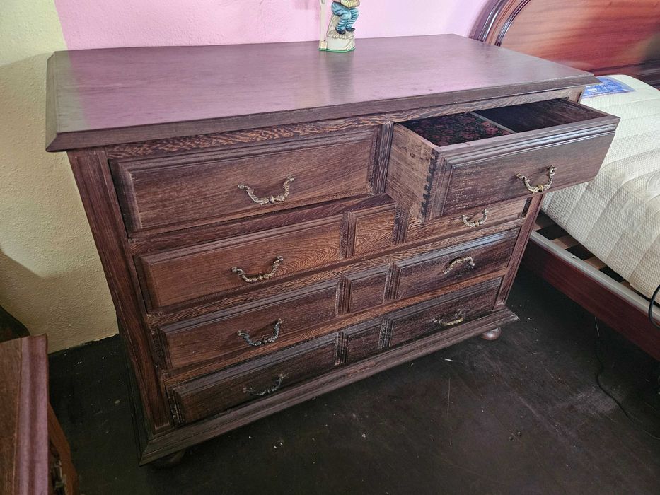Magnifica cómoda em madeira maciça, pesadíssima - ópt