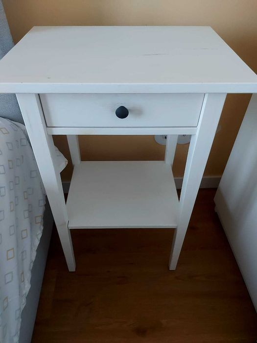 Vendo 9 movéis em segunda mão em muito bom estado! baratos (cama, espelho, mesa de cabeceira, comoda, armário, cadeira etc)