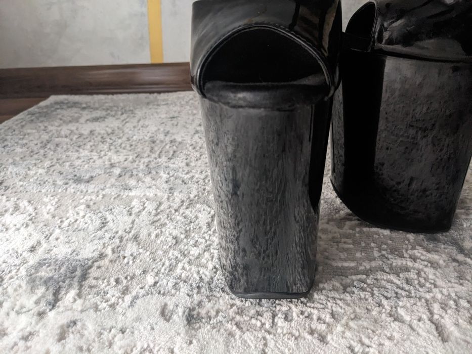 Стрипи для танців kilena, Pleaser