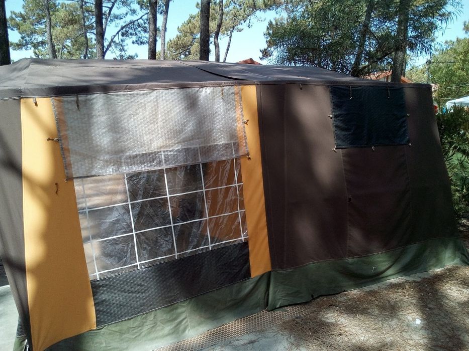 Tenda atrelado com dois quartos
