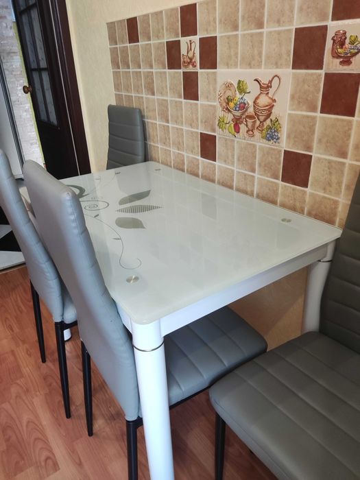 Кухонный стеклянный стол + стулья