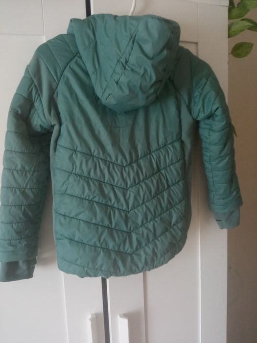 Zielona kurtka przejściowa dla dziewczynki.Decathlon rozm.128.
