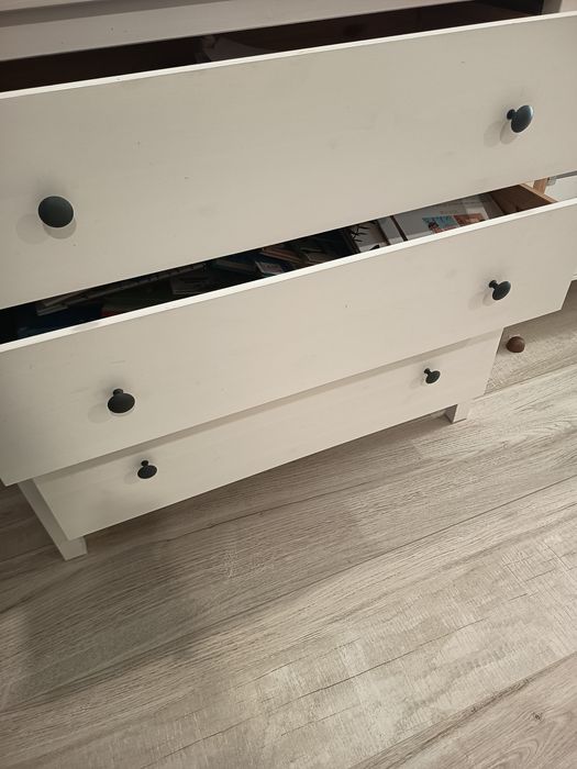 Cómoda branca IKEA Hemnes