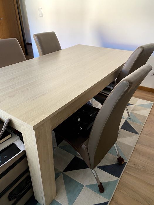Mesa de jantar para 6 pessoas - extensível até 2 metros