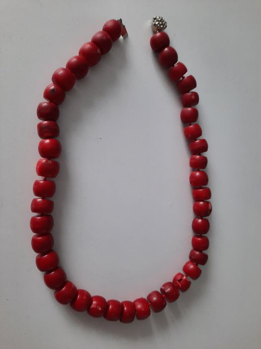 Коралловые бусы бычья кровь