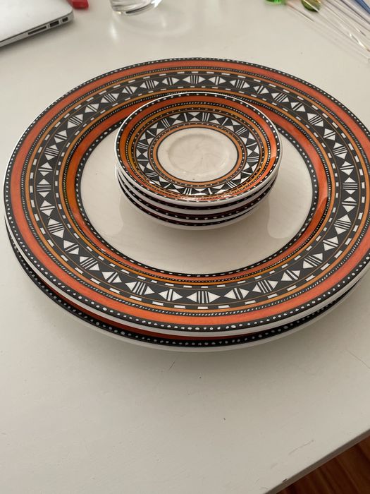 Travessa redonda vista alegre- 4 pratos pequenos