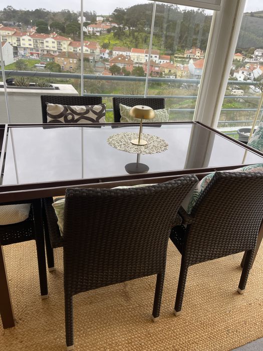 Mesa de ferro/vidro com 6 cadeiras