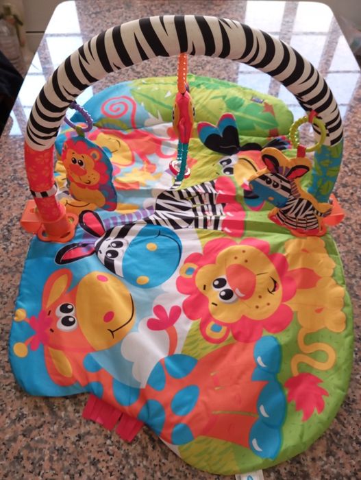 Tapete de atividades para bebés