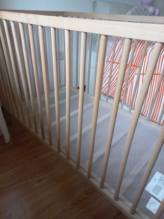 Berço IKEA SNIGLAR  Faia com colchão – Como novo, muito pouco usado