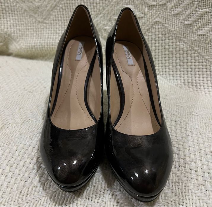 Туфлі лакові на підборах