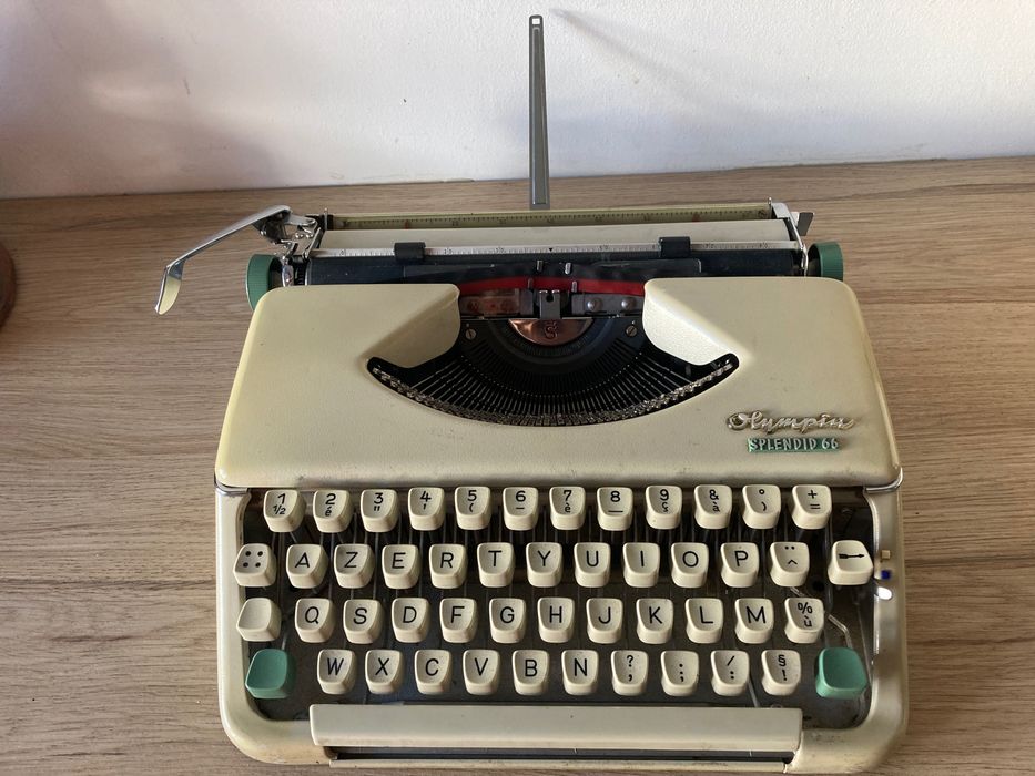 Máquina de escrever  ***  Olympia