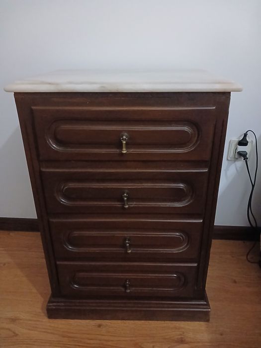 Vendo duas  mesinhas de cabeceira