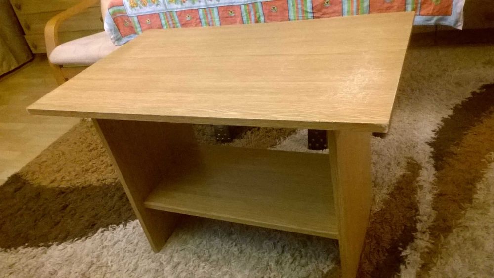 Stolik kawowy z półką .