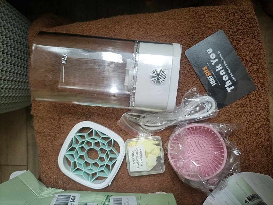 Elektryczna myjka do pędzli kosmetycznych