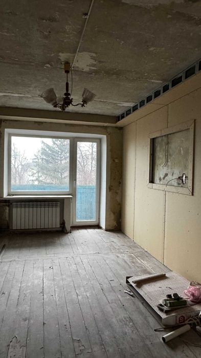 Продаю 3 к.кв в центре Чугуева (под Ваш уникальный ремонт)