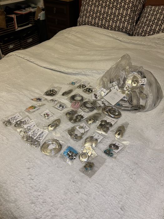 Brincos novos a 0,20€ cada