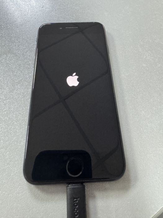 Продам iphone se 2 icloud