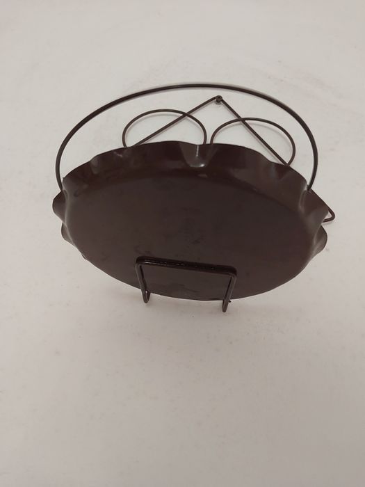 Metalowy kwietnik prl