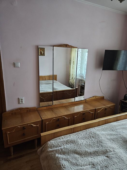 Спальня / меблі для спальні / шафа, 2 ліжка, 2 приліжкові тумби, трюмо