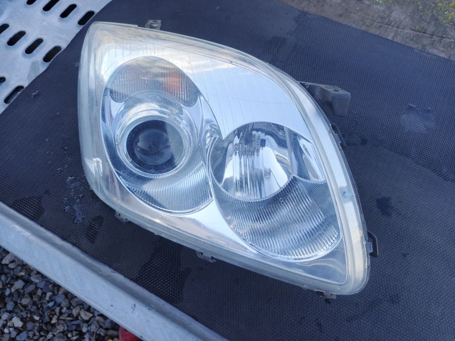 Toyota Avensis t25 xenon lampa Europa