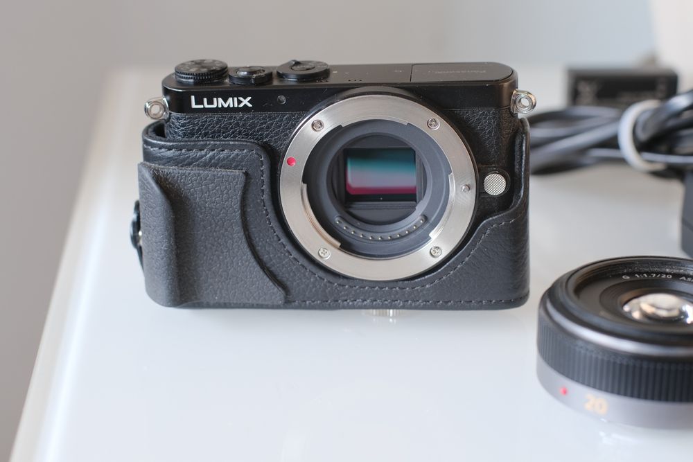 Panasonic Lumix GM1 + Objetiva 20mm F1.7 + acessórios