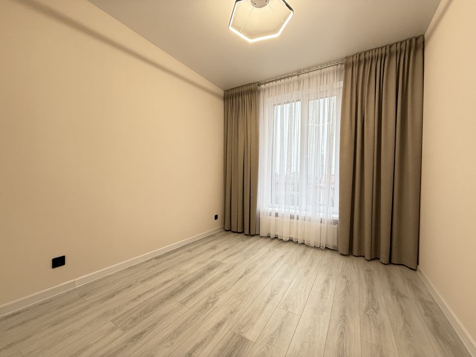 Таунхаус з новим дизайнерським ремонтом — заїжджай та живи