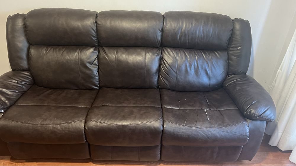 Sofá em pele com chaise (doação)