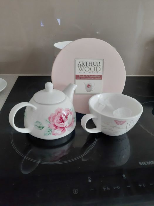 Arthur wood porcelana angielska. Dzbanek z filizanka