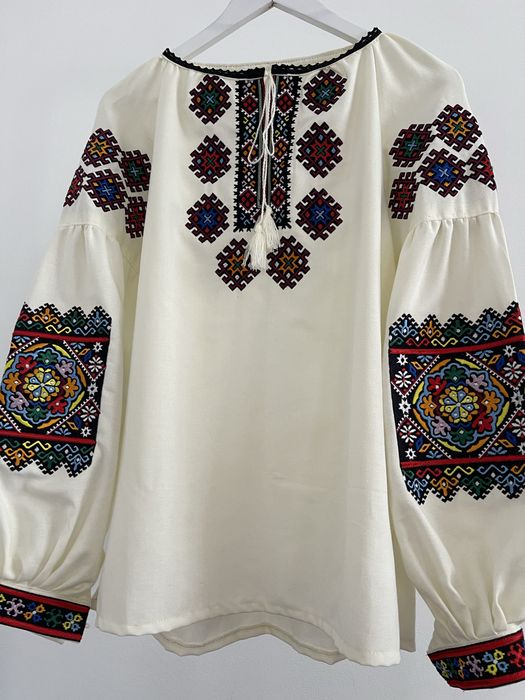 Жіноча вишиванка