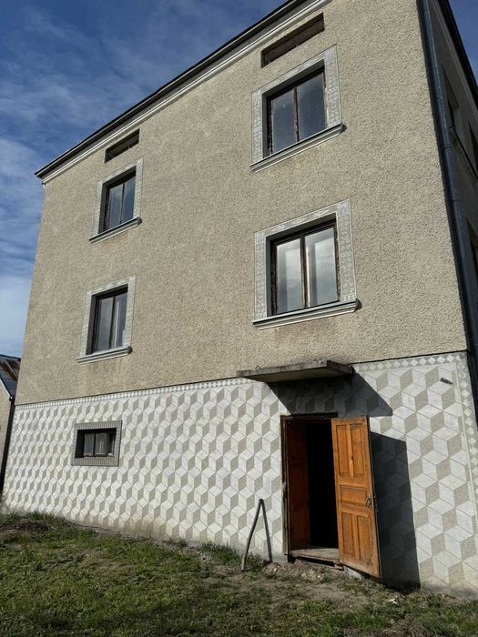 Будинок та земельна ділянка 7,8 сот., м. Жовква