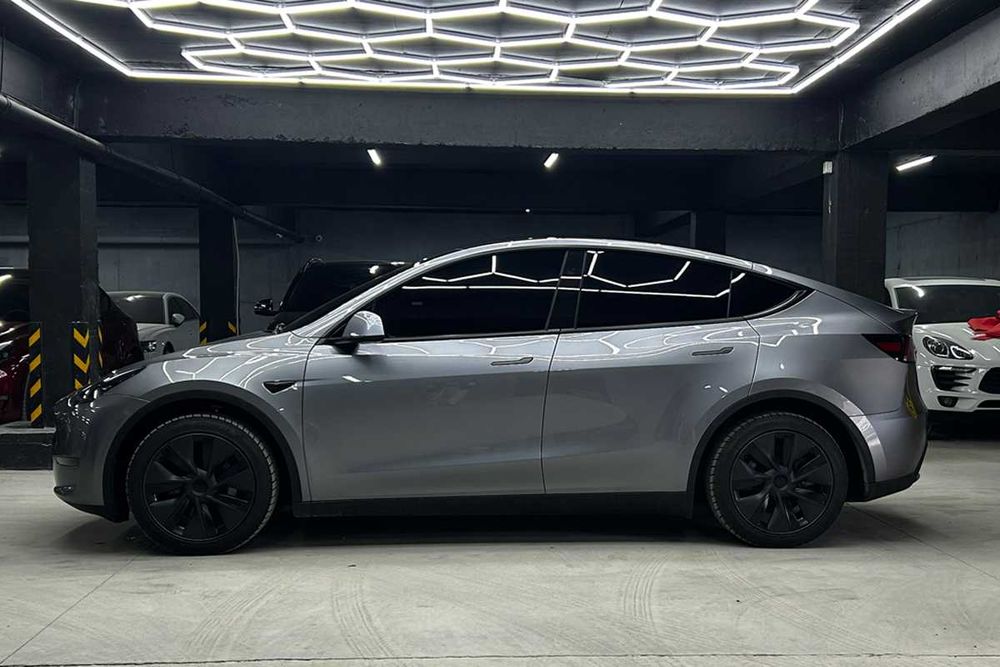 Tesla Model Y 2025