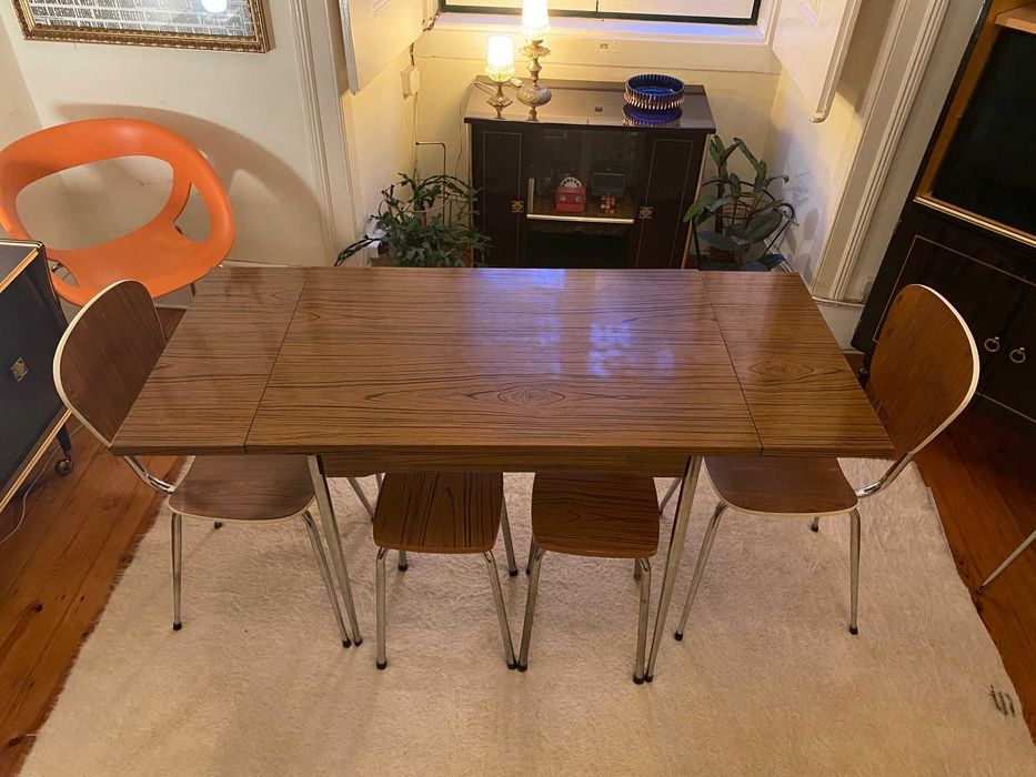 Mesa com Cadeiras e Bancos Fórmica Vintage - Anos 70