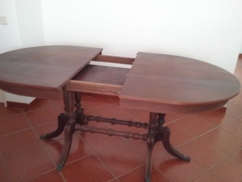 mesa de sala madeira maciça e cama de casal