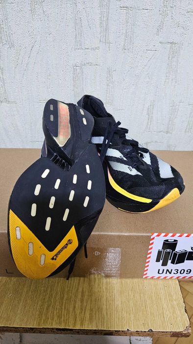Бігові кросівки ADIZERO ADIOS PRO 3 M