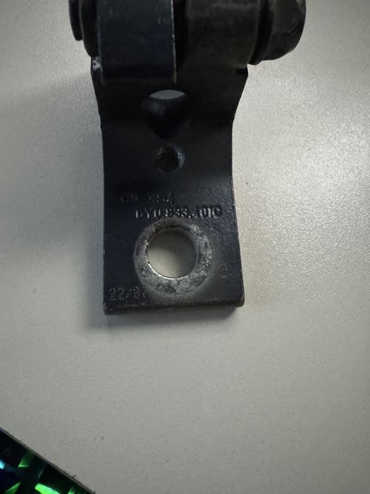 Петля шкода октавия А5 лев-верх