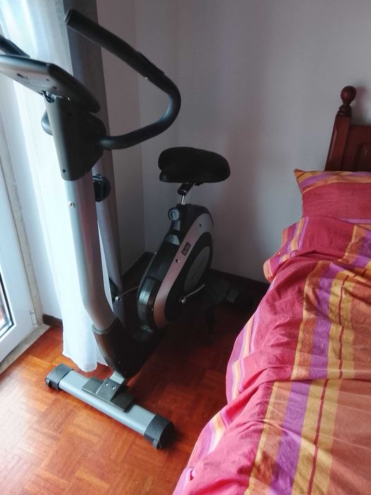 vendo bicicleta estática muito bom estado