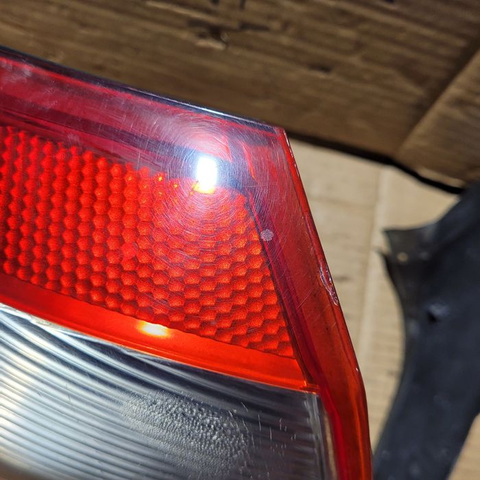 Lampa tył lewa audi a4 b6 sedan 2004r HELLA