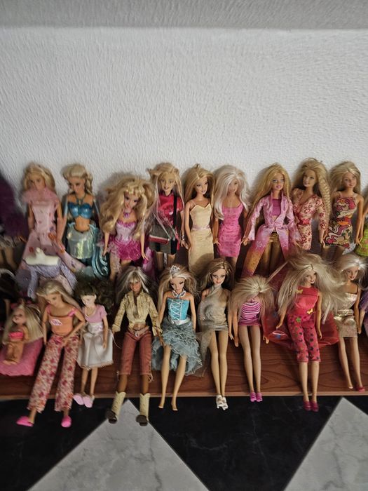 Barbies.    várias