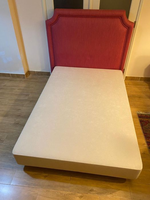Cama solteiro e cabeceira