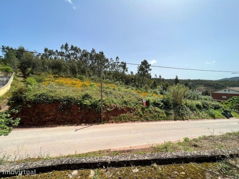Terreno para construção numa localização calma com excelentes acessos. — Almalaguês, Coimbra