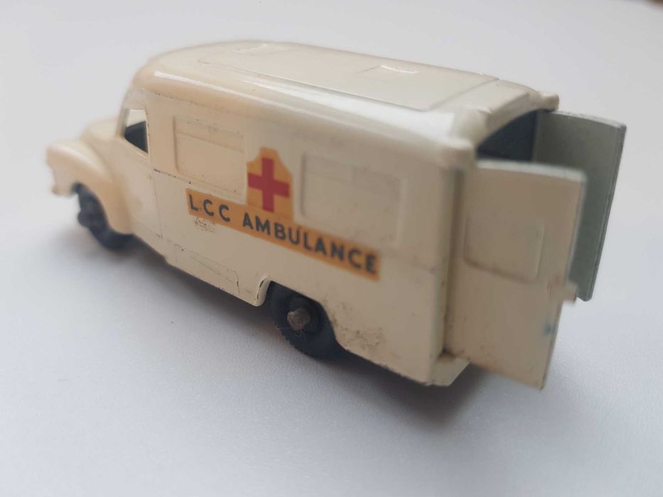 model matchbox regular wheels nr 14, Lomas Ambulance, 1962 r