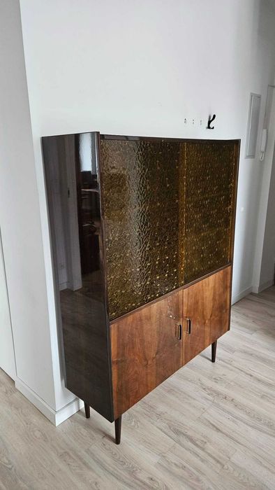 Kredens z czasów PRL