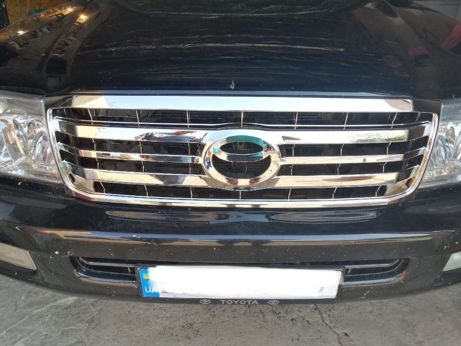 Тойота Решетка радиатора с логотипом Toyota Land Cruiser 100
